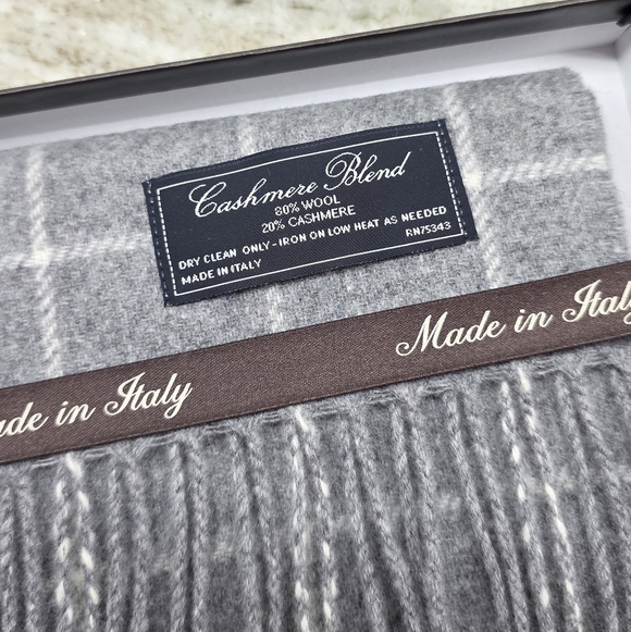 Linea Emmeti | Gray White Grid Check Cashmere Blend Scarf - Picture 5 of 7